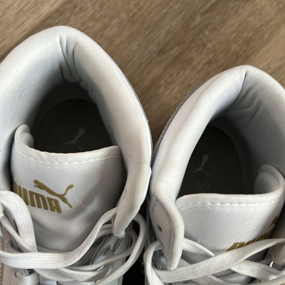 PUMA ~ Men’s 10.5 white with gold detail, Layup high tops, great condition! - Picture 13 of 13